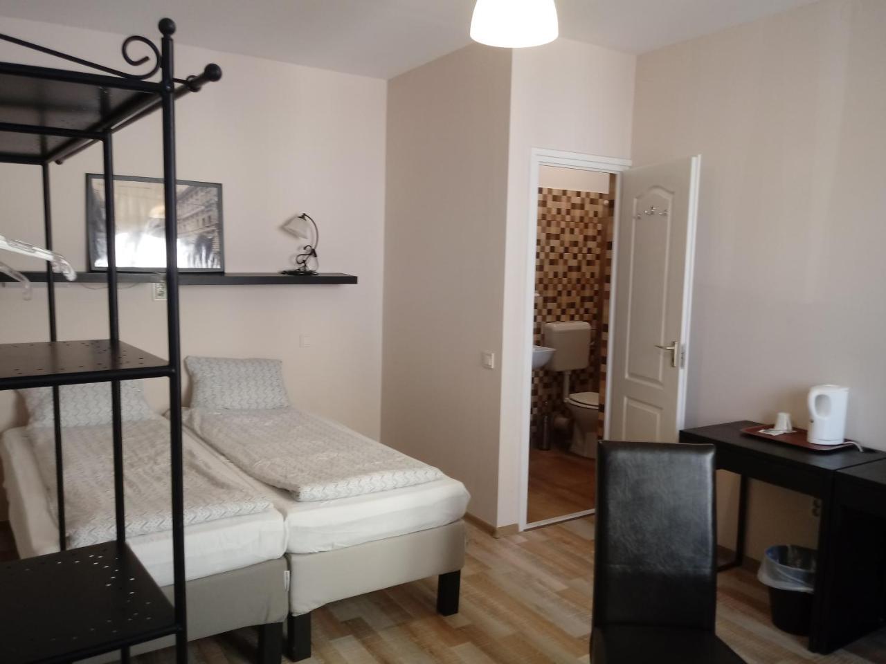 Bed and Breakfast Promenade Panzio Miskolc Exterior foto