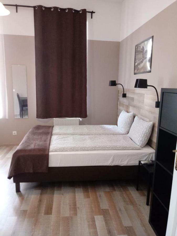 Bed and Breakfast Promenade Panzio Miskolc Exterior foto