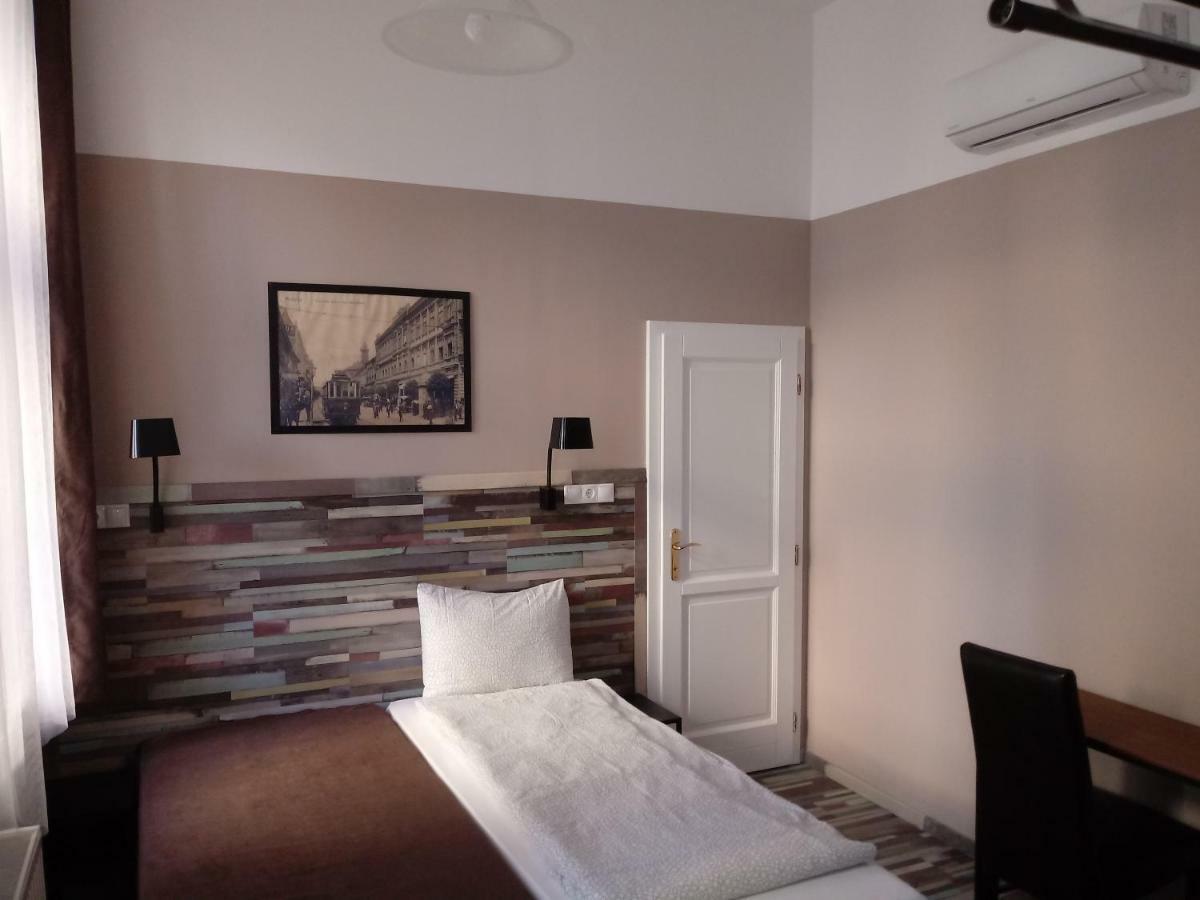 Bed and Breakfast Promenade Panzio Miskolc Exterior foto