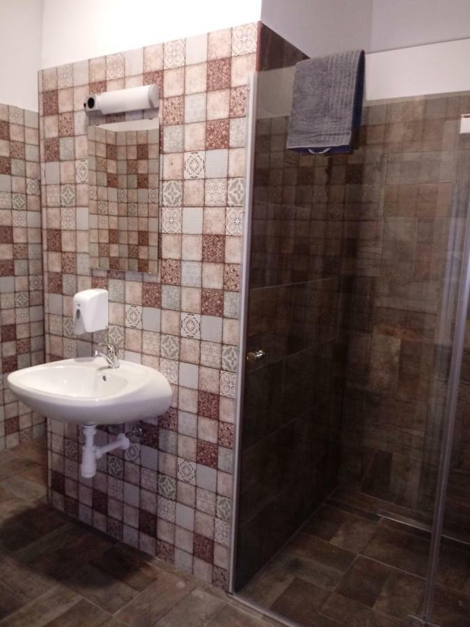 Bed and Breakfast Promenade Panzio Miskolc Exterior foto