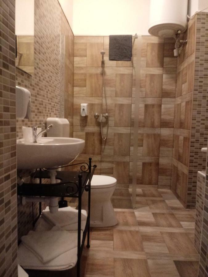 Bed and Breakfast Promenade Panzio Miskolc Exterior foto