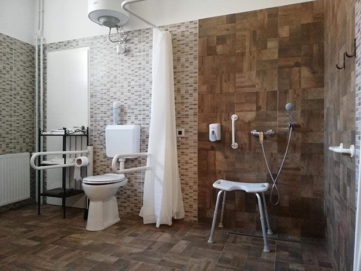 Bed and Breakfast Promenade Panzio Miskolc Exterior foto