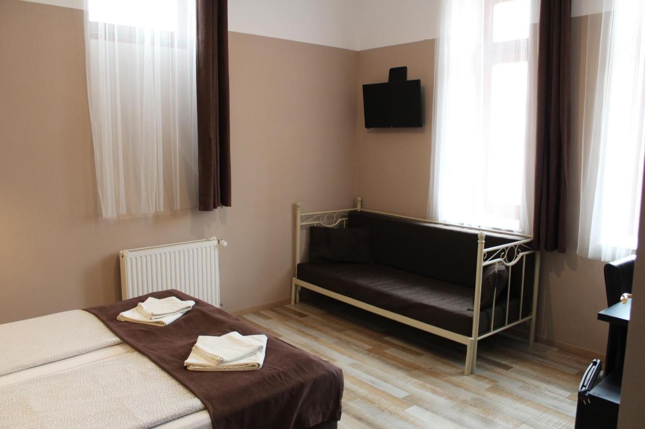 Bed and Breakfast Promenade Panzio Miskolc Exterior foto